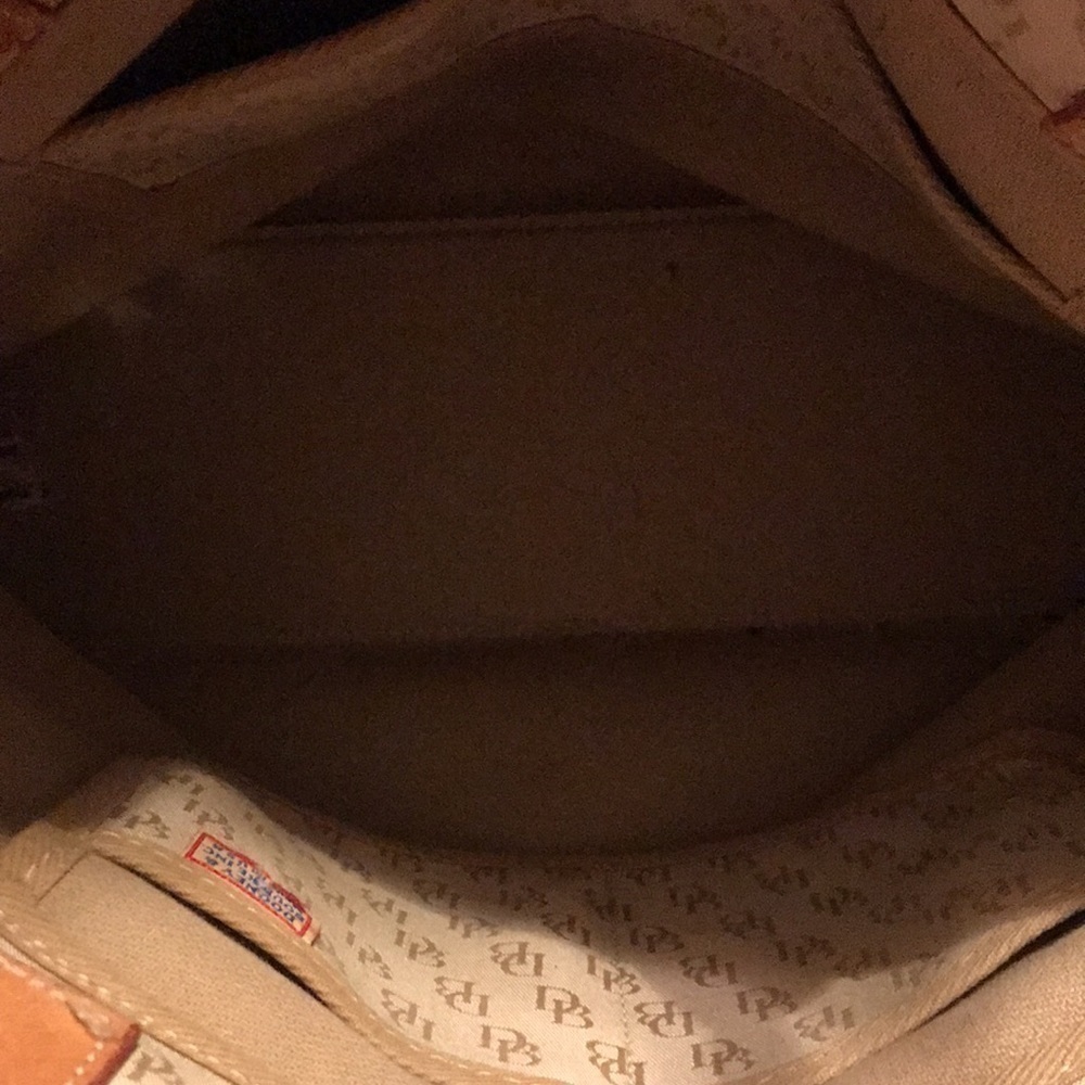 - Very nice Dooney and Bourke Tote! - Picture 9 of 13